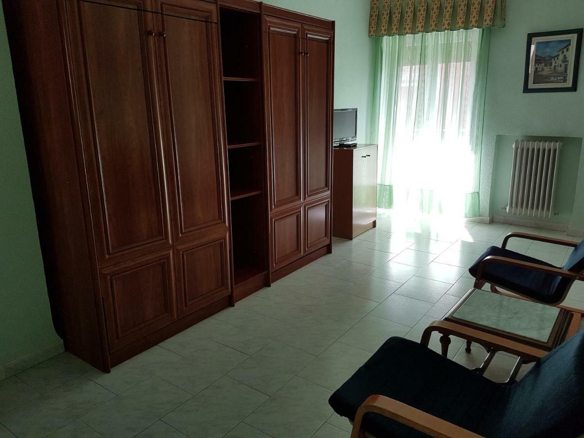 Hotel Fray Juan Gil อาเรวาโล ภายนอก รูปภาพ