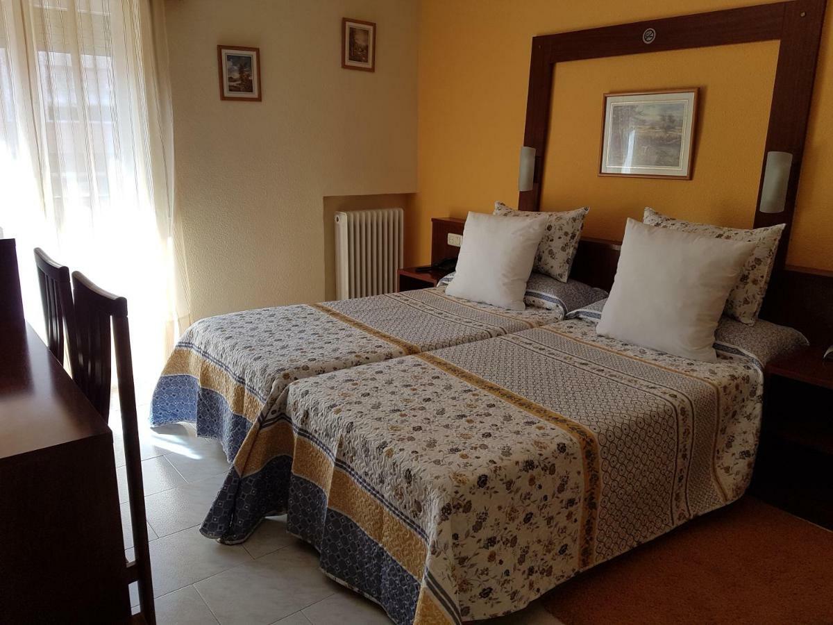 Hotel Fray Juan Gil อาเรวาโล ภายนอก รูปภาพ